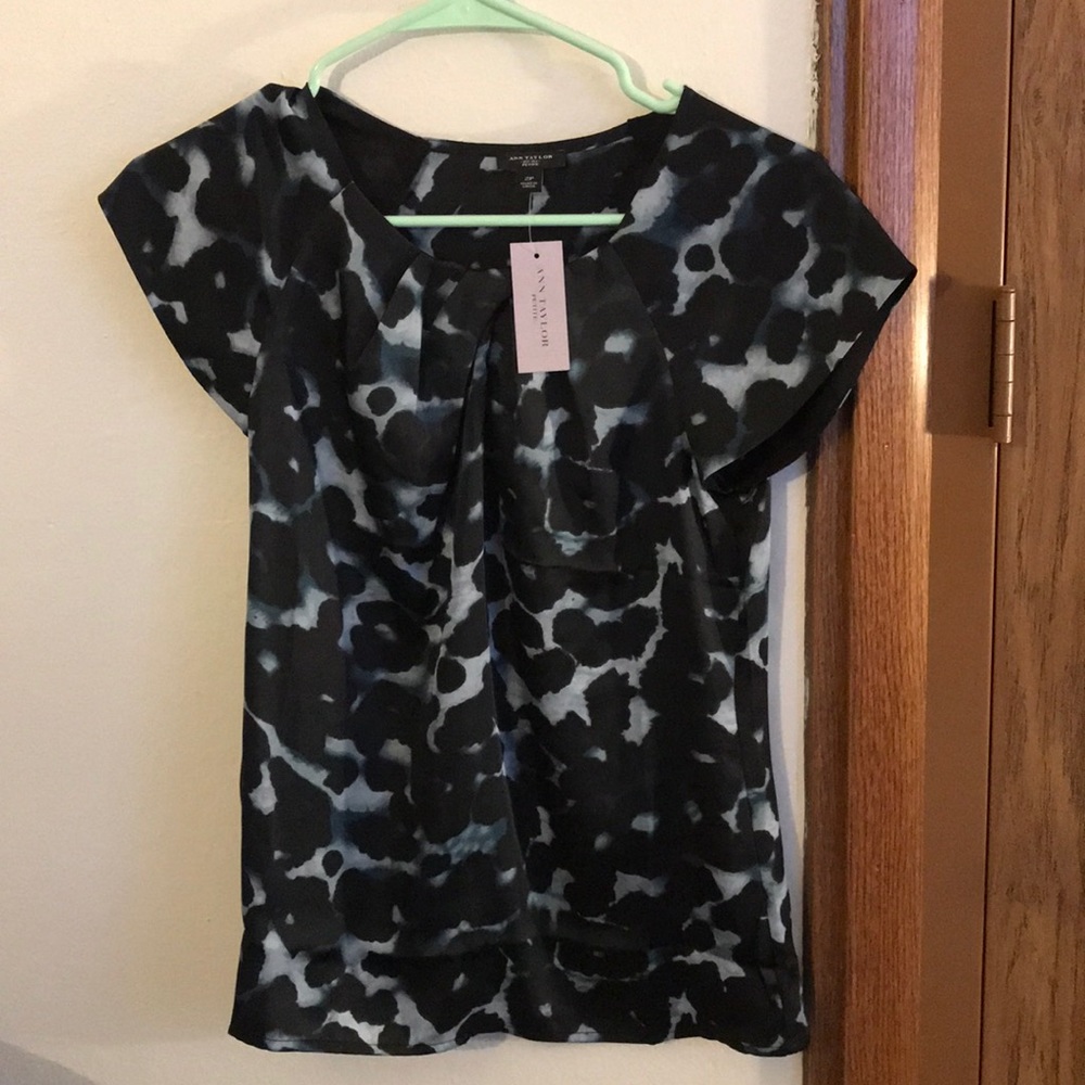 Ann Taylor | Dark Leopard Short Sleeve Top